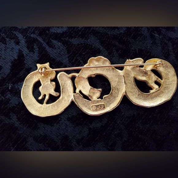 Vintage JJ Playing Cats Brooch signed gold tone metal Jonette Jewelry - Picture 3 of 4